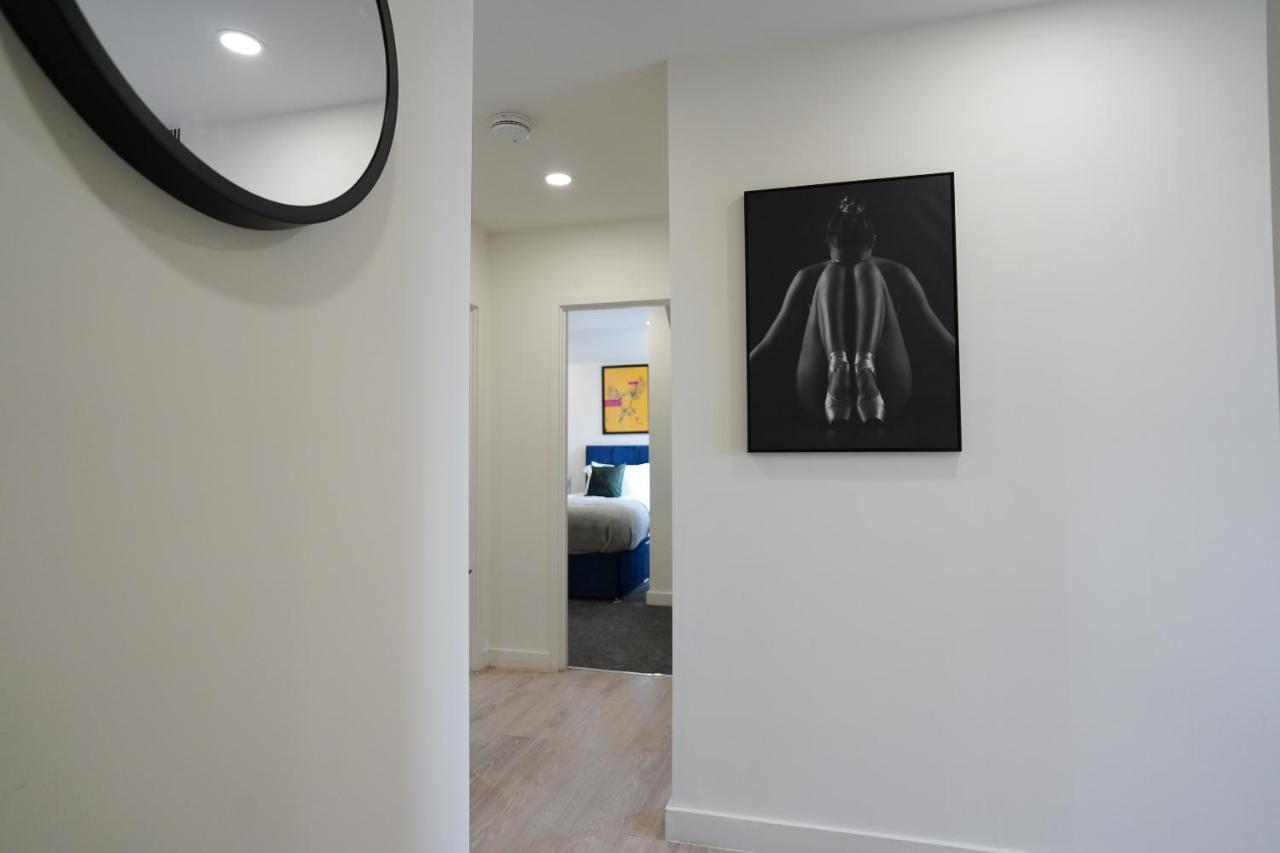Platform Bedford Apartment Exterior photo